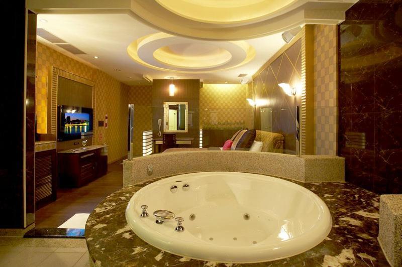 Pgs Motel Кийлунг Екстериор снимка