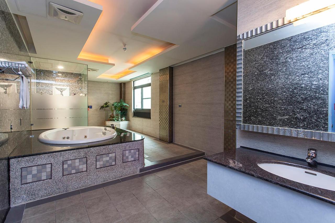 Pgs Motel Кийлунг Екстериор снимка