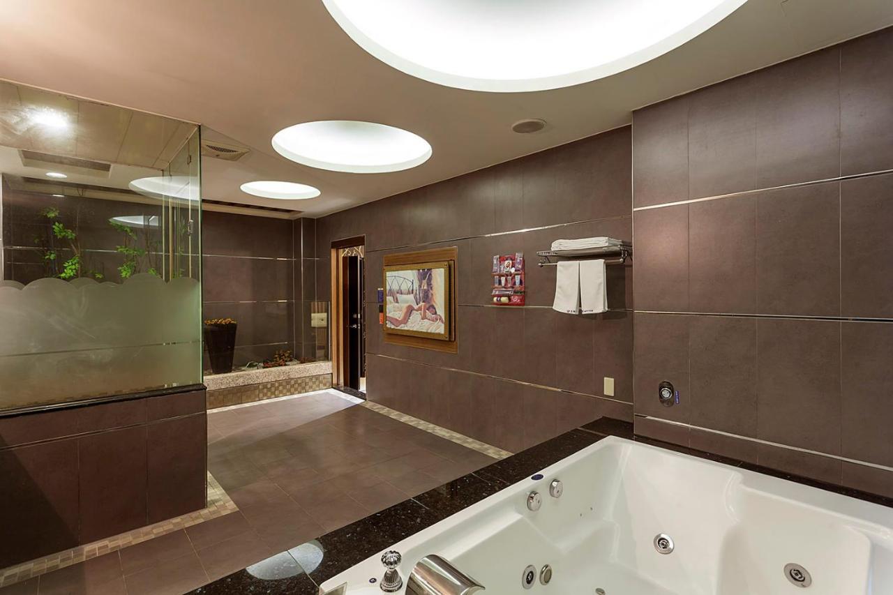 Pgs Motel Кийлунг Екстериор снимка